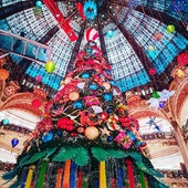 🎄 It's Christmas time! 🎁
Make sure to spread magic vibes✨
———✈︎
.
.
.
#christmastime #christmastable #xmastime #xmastree🎄 #xmas2020 #christmas2020 #mochileiro #wanderluster #feliznavidad #feliznatal🎄 #navidad2020 #natal2020 #noel #noel2020 #chrismas #christmasstyle #ftgparis #parismonamour #parisfrance #francetrip #parisjetaime #parisphoto #parisweloveyou #parisparis #christmasdecoration #holidaycheer #holidayvibes #christmassy #galerieslafayette #falalalala